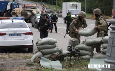 Rússia- 24-06-2023 Soldados Russos montam barreiras em Moscou.  Fotos Mídias socias.