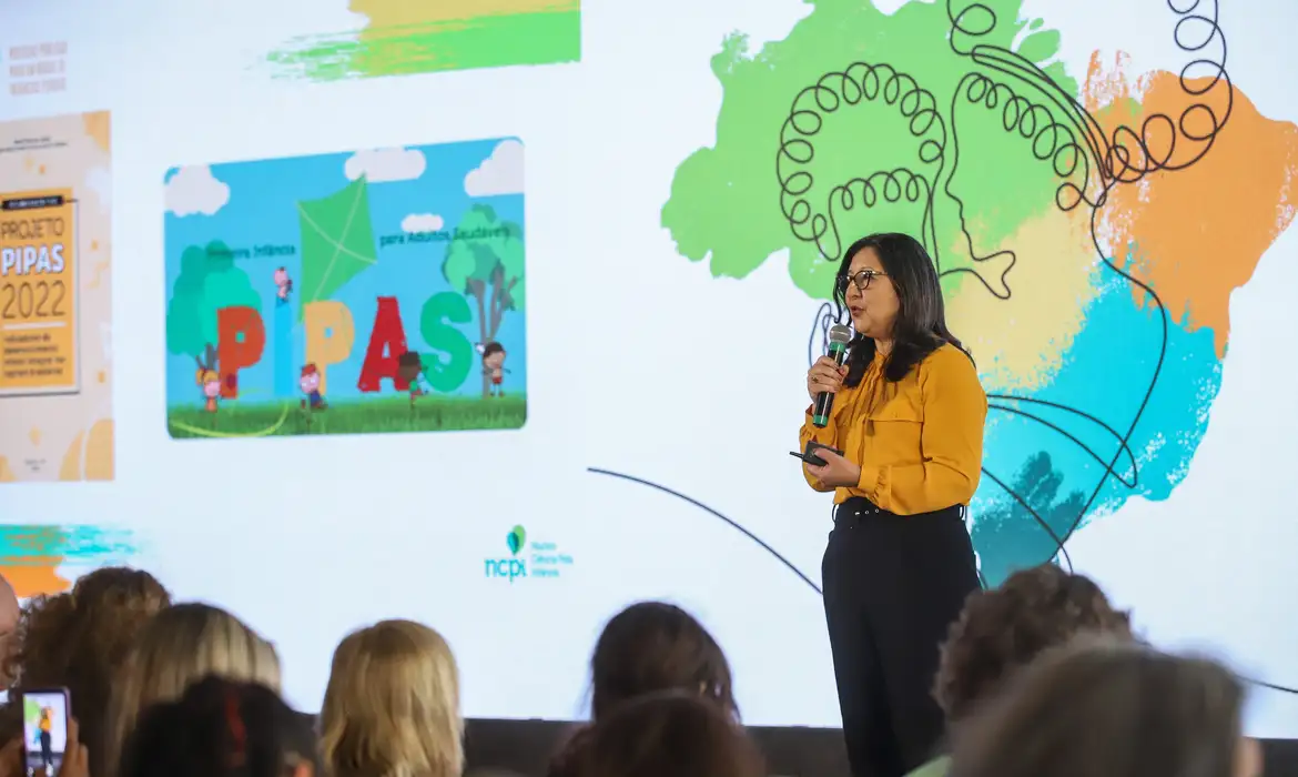 Brasília (DF), 25/10/2023, A coordenadora de Atenção à Saúde da Criança e do Adolescente, Sônia Venâncio, durante o evento “Políticas públicas para um Brasil de infâncias plurais”, onde apresentam os dados inéditos sobre a primeira infância, no ministério da Saúde. Foto: Antônio Cruz/Agência Brasil