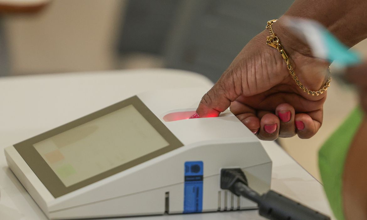 Candidato vence no 1o turno se ganhar mais de 50% dos votos válidos