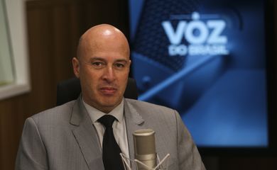 O secretário especial de Comunicação Social, André Costa, dá entrevista ao programa A Voz do Brasil