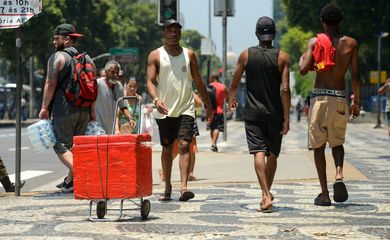 Rio de Janeiro (RJ), 14/11/2023 – População enfrenta forte onda de calor no Rio de Janeiro. Foto: Tomaz Silva/Agência Brasil