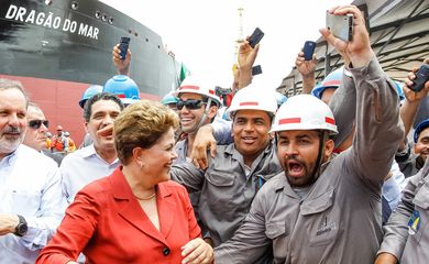 Ipojuca - PE, 14/04/2014. Presidenta Dilma Rousseff durante Cerimônia alusiva à viagem inaugural do navio Dragão do Mar e batismo do navio Henrique Dias no Estaleiro Atlântico Sul . Foto: Roberto Stuckert Filho/PR