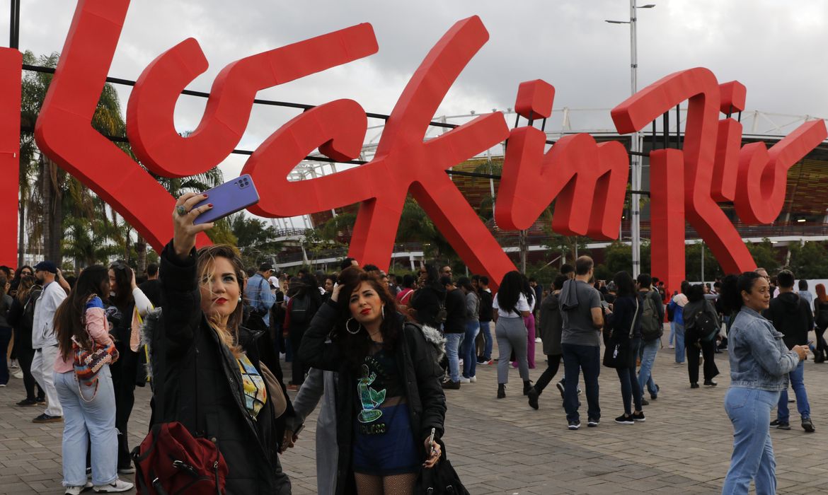 Público no evento teste do Rock in Rio 2022 na Cidade do Rock, montada no Parque Olímpico, Barra da Tijuca.