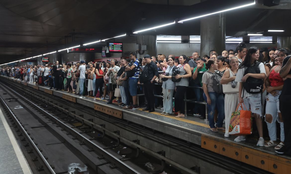 São Paulo (SP), 24/01/2025 - Metrô Sé lotado após chuva que alagou acidade. Foto: Paulo Pinto/Agência Brasil