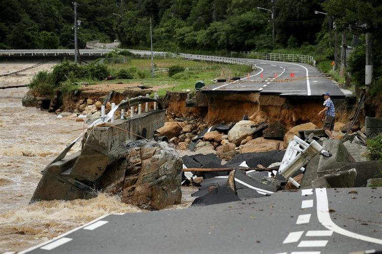 Tempestades no Japão deixam 38 mortos