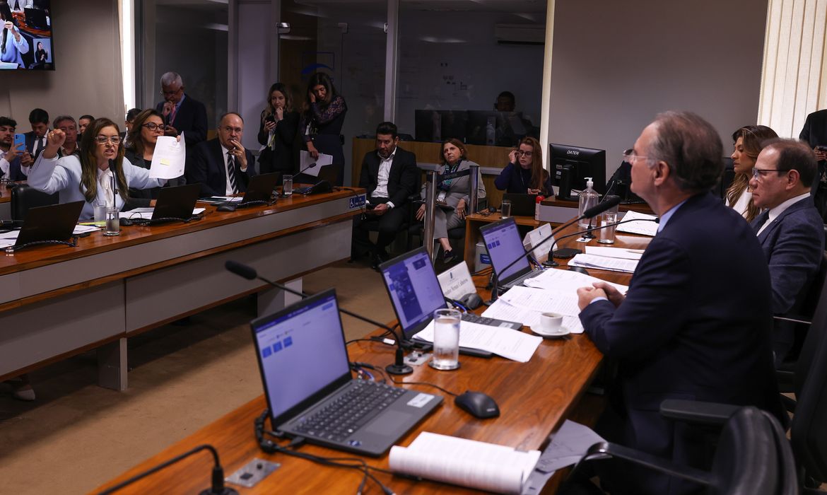 Brasília – DF – 09/06/2026 – A Comissão de Assuntos Econômicos (CAE) do Senado durante audiência pública para ouvir o presidente do Banco de Brasília (BRB), Nelson Antônio de Souza.  Foto Lula Marques/Agência Brasil.