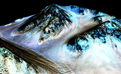 Nasa anuncia evidências de água corrente em Marte