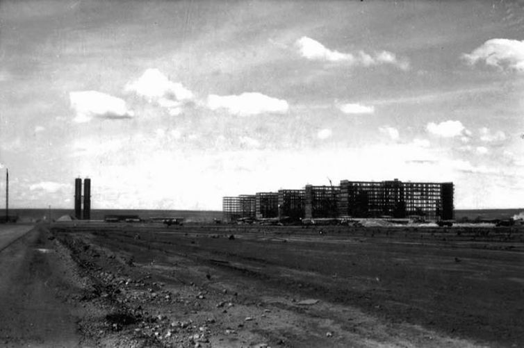 Imagens da construção de Brasília. Esplanada dos Ministérios 