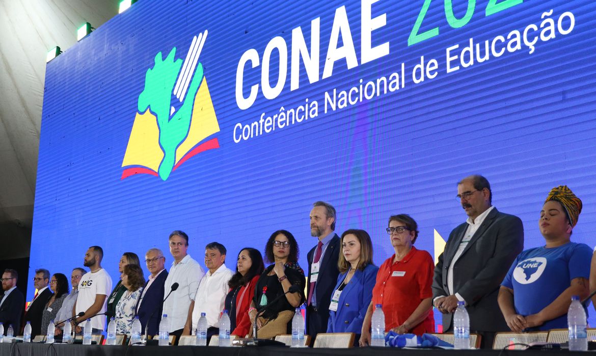 Brasília (DF), 28.01.2024 - Conferência Nacional de Educação (Conae) 2024, na UnB, em Brasília, com a participação dos ministros da Educação, Camilo Santana, do Desenvolvimento Social, Wellington Dias, do coordenador do Fórum Nacional de Educação (FNE), Heleno Araújo e dirigentes da área. Foto: José Cruz/Agência Brasil