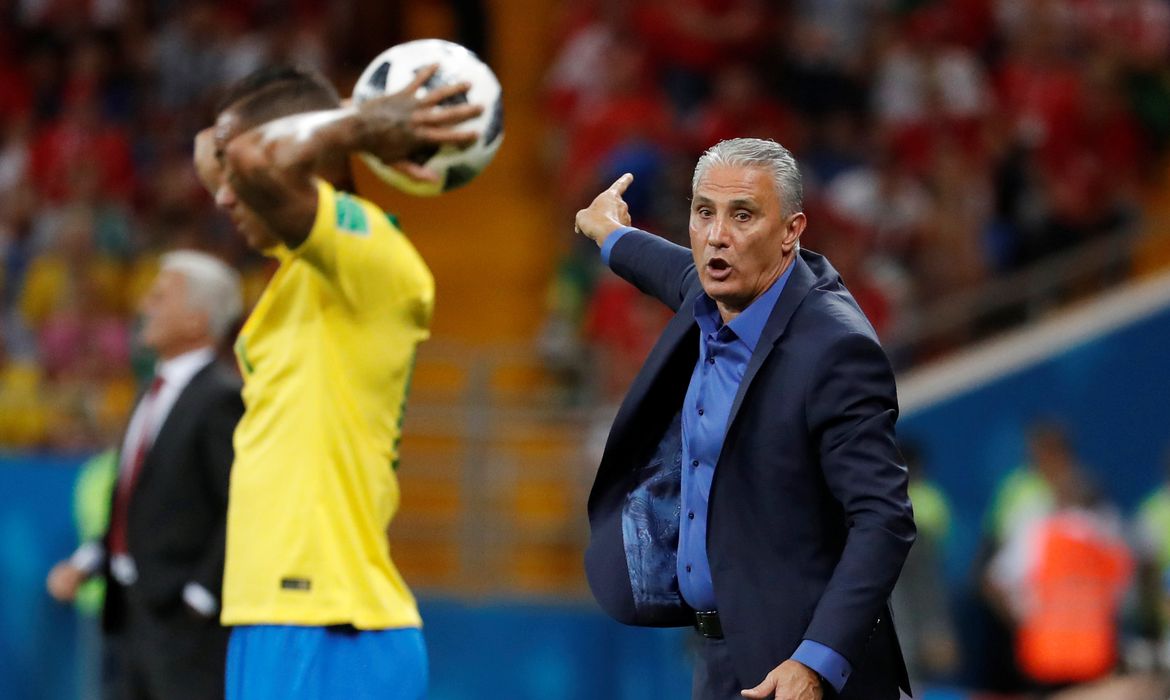 Soccer Football - World Cup - Group E - Brazil vs Switzerland - Rostov Arena, Rostov-on-Don, Russia - June 17, 2018   Brazil coach Tite gestures   REUTERS/Damir Sagolj