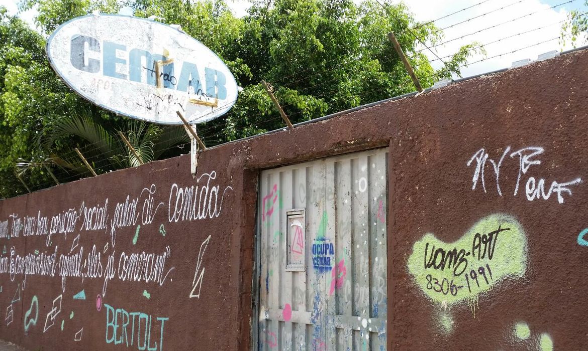 Um dos locais onde o Enem foi cancelado de última hora, o colégio Cemab, em Taguatinga (DF), teve provas aplicadas no primeiro dia do exame