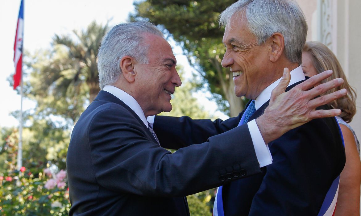 Viña del Mar / Chile - Os presidentes Michel Temer, do Brasil,   e Sebastián Piñera, do Chile, se cumprimentam (Beto Barata/PR)