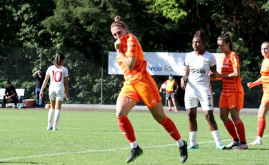 A volante Gabi Luizelli fez um dos gols da vitória do Internacional sobre o Audax