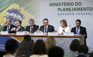 Os ministros do Planejamento, Esteves Colgano, e da Fazenda, Eduardo Guardia durante apresentação do orçamento da União para  2019.