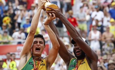 Evandro e André conquistam ouro no Mundial de Vôlei de Praia - Divulgação CBV