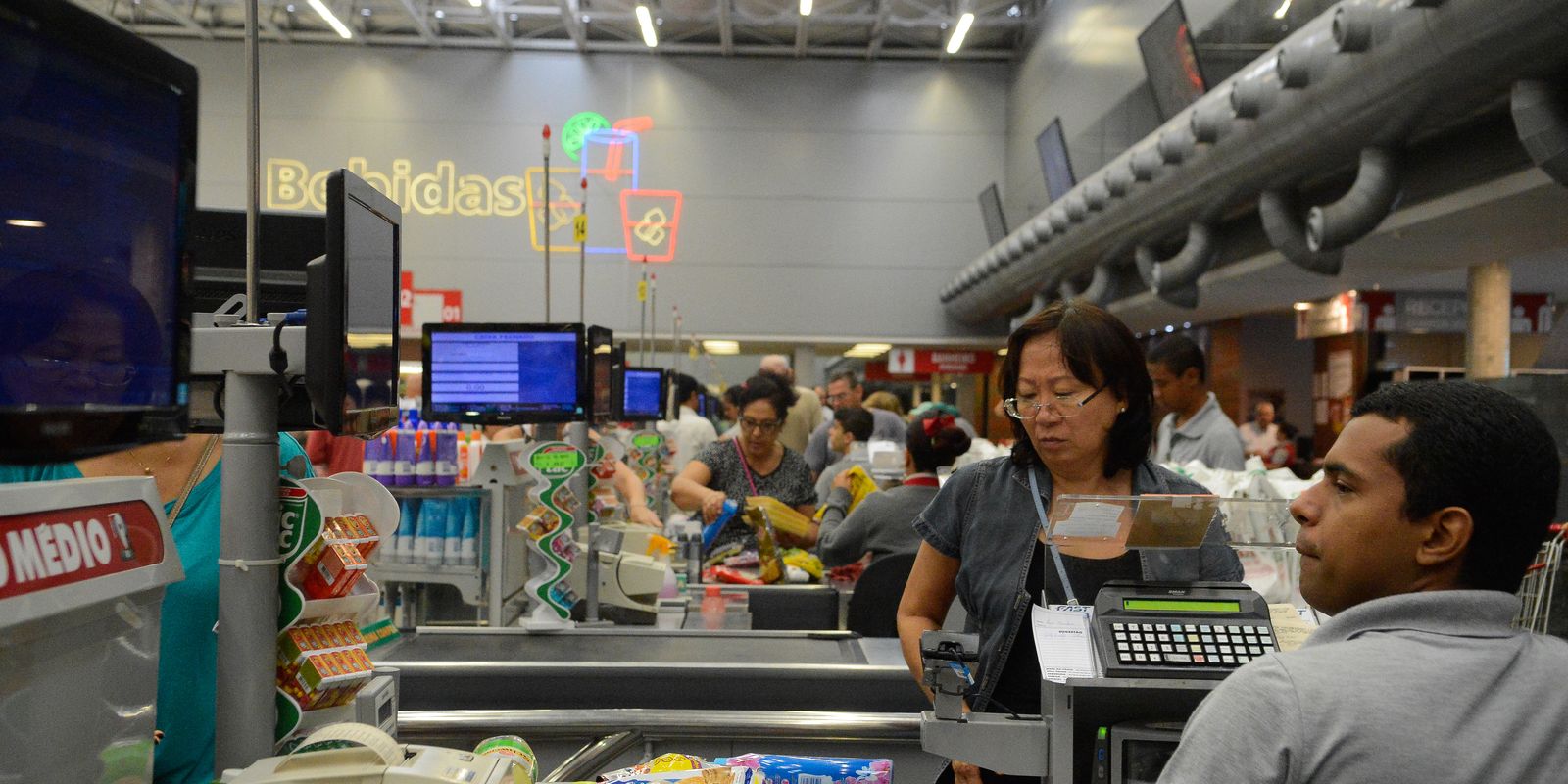 Consumo dos brasileiros cresce 2,63% no primeiro semestre Consumo dos brasileiros cresce 2,63% no primeiro semestre