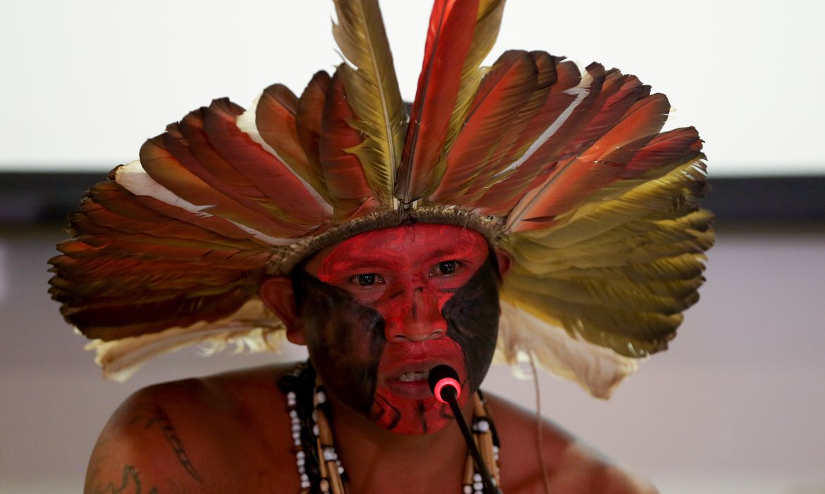 Brasília - O guarani-kaiowá Elson Canteiro durante apresentação pelo Conselho Indigenista Missionário (Cimi) do relatório Violência Contra os Povos Indígenas no Brasil 2015 (Wilson Dias/Agência  Brasil)