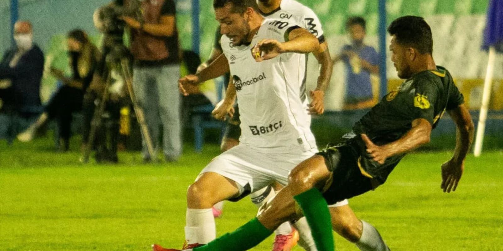 Santos fica duas vezes em vantagem, mas cede empate ao Novorizontino