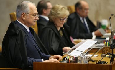 Brasília - O ministro Edson Fachin durante sessão plenária do Supremo Tribunal Federal para julgar validade das delações da JBS (José Cruz/Agência Brasil)