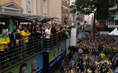 Candidato Jair Bolsonaro participa de comício em Sorocaba (SP) em 13/09/2022.