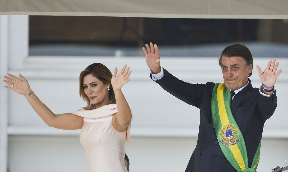 A primeira-dama Michelle Bolsonaro e o presidente Jair Bolsonaro durante cerimônia de transmissão da Faixa Presidencial, no Palácio do Planalto.