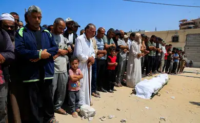 Gaza: disparos de tanques de Israel contra multidão faminta matam 51