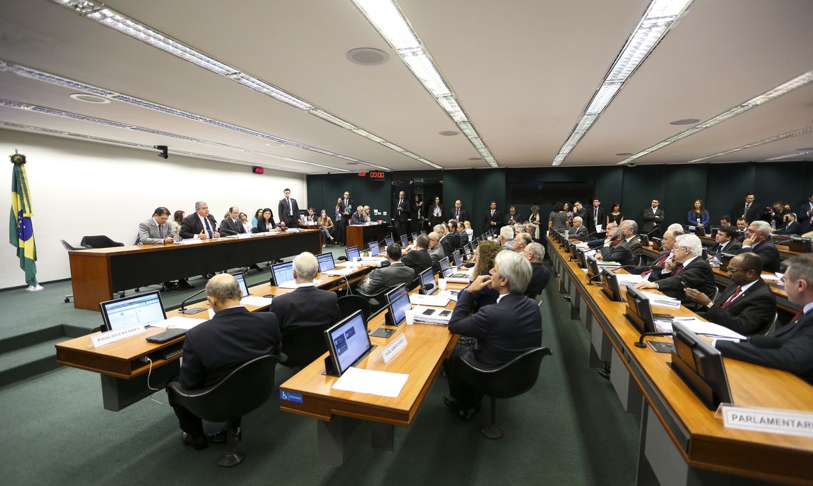 Brasília - Sessão da comissão especial para votar os destaques  da reforma da Previdência Social (Marcelo Camargo/Agência Brasil)