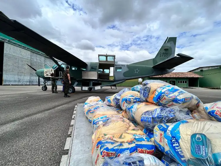 FAB transportou mais de 2,5 toneladas de alimentos para brasileiros na Terra Indgena Yanomami (Roraima)