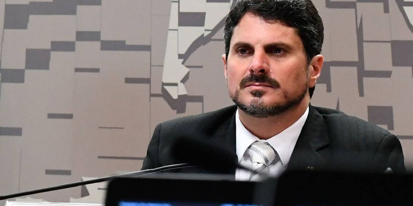 Senador Marcos do Val é levado para colocar tornozeleira eletrônica Senador Marcos do Val é levado para colocar tornozeleira eletrônica