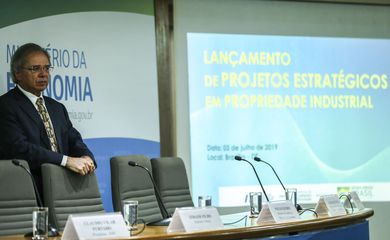 O ministro da Economia, Paulo Guedes anuncia medidas para reduzir burocracia, custos e tempo em processos de marcas e patentes.