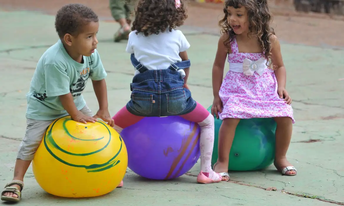 Brincar, correr, pular e criar, por que não?