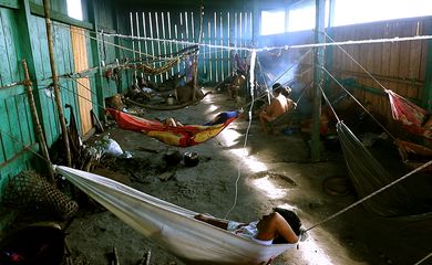 Brasília (DF - Caminhos da Reportagem Yanomami - O Direito de Existir - Indígenas no posto emergencial de saúde montado em território yanomami. - Foto: TV Brasil/Divulgação