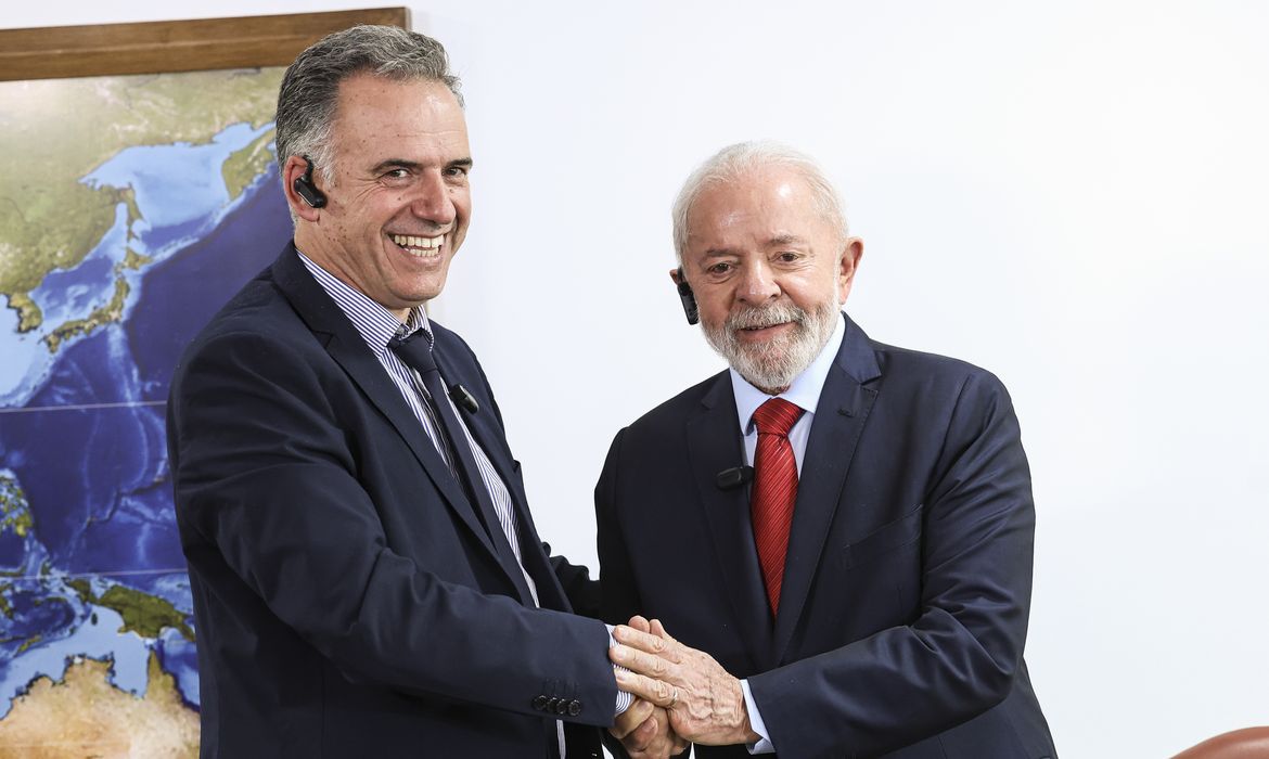 Lula viaja para cerimnia de posse de Yamand Orsi no Uruguai