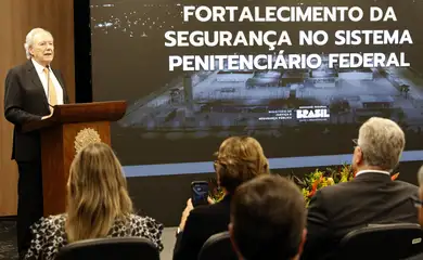 Brasília (DF), 13/02/2025 - O ministro da Justiça e Segurança Pública, Ricardo Lewandowski, apresenta balanço detalhado dos investimentos e das medidas implementadas pela pasta para reforçar a segurança nas unidades prisionais do Sistema Penitenciário Federal. O foco da apresentação terá ênfase nas ações executadas após a fuga de dois detentos da Penitenciária Federal de Mossoró, no Rio Grande do Norte, em 14 de fevereiro de 2024. Foto: Bruno Peres/Agência Brasil