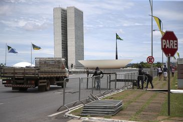 Esplanada dos Ministérios fechada com  grades, para a posse do presidente eleito Jair Bolsonaro.