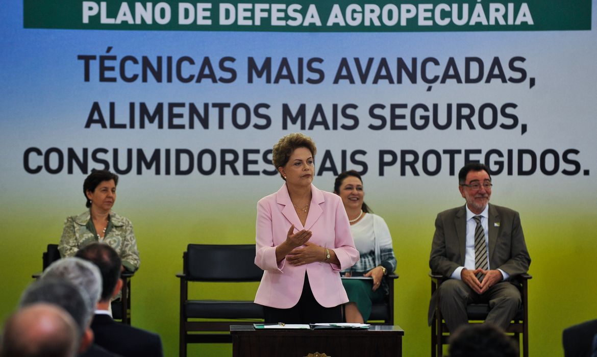 A presidenta Dilma Rousseff participa da cerimônia de lançamento do Plano Nacional de Defesa Agropecuária, no Palácio do Planalto (Elza Fiúza/Agência Brasil)