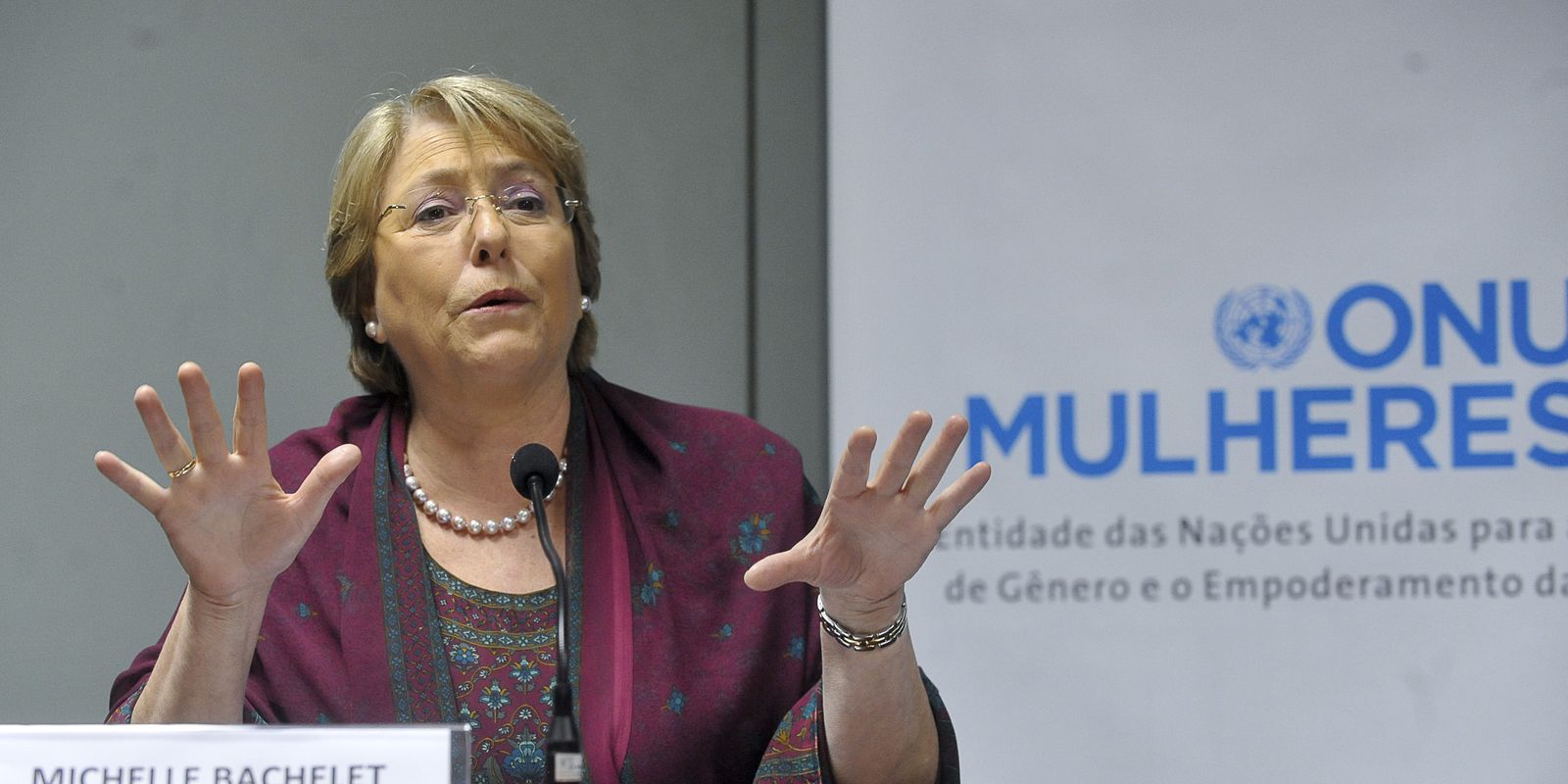 Brasília - A secretária-geral adjunta da Organização das Nações Unidas (ONU) e diretora executiva da ONU Mulheres, Michelle Bachelet, durante encontro com a bancada feminina do Congresso Nacional e mulheres líderes da sociedade civil, na sede da