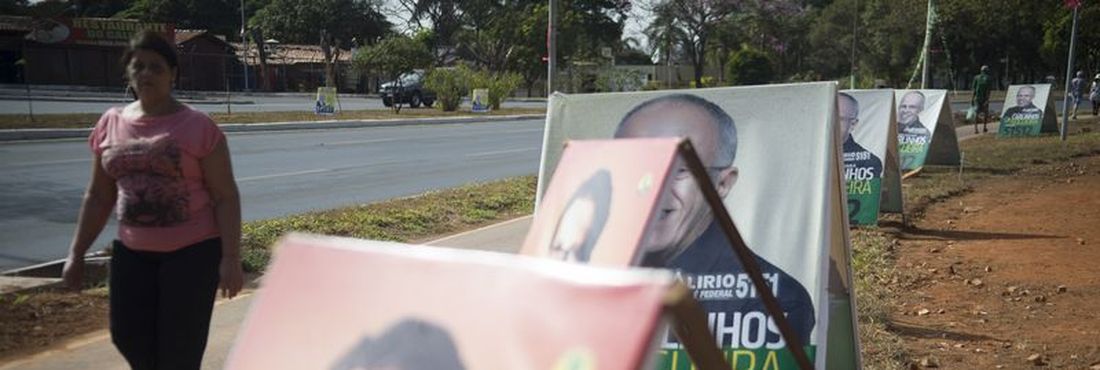 Eleitores criticam excesso de propaganda eleitoral nas ruas do Distrito Federal