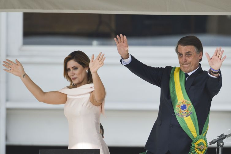 A primeira-dama Michelle Bolsonaro e o presidente Jair Bolsonaro durante cerimônia de transmissão da Faixa Presidencial, no Palácio do Planalto.