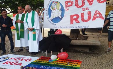 Ato na capital paulista pede fim da violência contra população de rua e LGBT