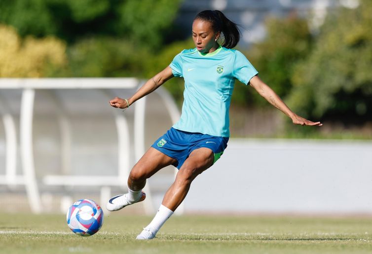 Adriana - atacante - seleção brasileira feminina de futebol - antes da estreia em Paris 2024