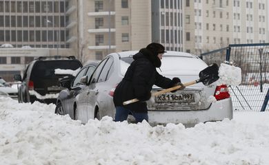 Moscou enfrenta maior nevasca em meio século