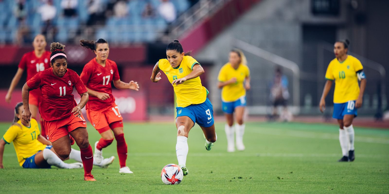 Jogando na Vila Belmiro, Brasil perde para o Canadá no futebol