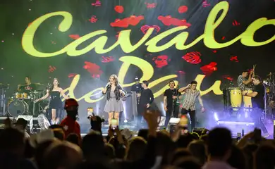 Campina Grande (PB), 15/06/2025 – A banda Cavalo de Pau durante apresentação no palco principal da festa de São João, no Parque do Povo, em Campina Grande. Tomaz Silva/Agência Brasil