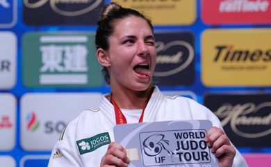 No exterior, a judoca Bárbara Timo e outros atletas brasileiros improvisam para enfrentar quarentena

