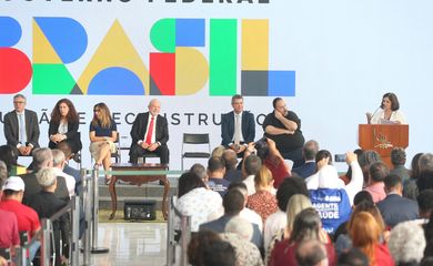 O presidente Luiz Inácio Lula da Silva sanciona lei que considerar os agentes de combate às endemias como profissionais de saúde,