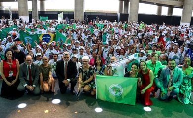 Brasília (DF), 20/12/2023,  A Expocatadores 2023, com o tema É hora da conta fechar!, a edição deste ano conta com mais de dois mil catadores (as no Estádio Nacional Mané Garrincha, em Brasília.  Na foto, participam do evento  o Presidente do Tribunal Superior do Trabalho é o Ministro Lelio Bentes Corrêa e a ministra do Meio Ambiente, Marina Silva.. Foto: Valter Campanato/Agência Brasil