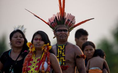 Palmas (TO) - Símbolo de vida e da força dos Povos Indígenas, o Fogo Sagrado é aceso pelos pajés e líderes religiosos das etnias que participam dos Jogos Mundiais dos Povos Indígenas (Marcelo Camargo/Agência Brasil)