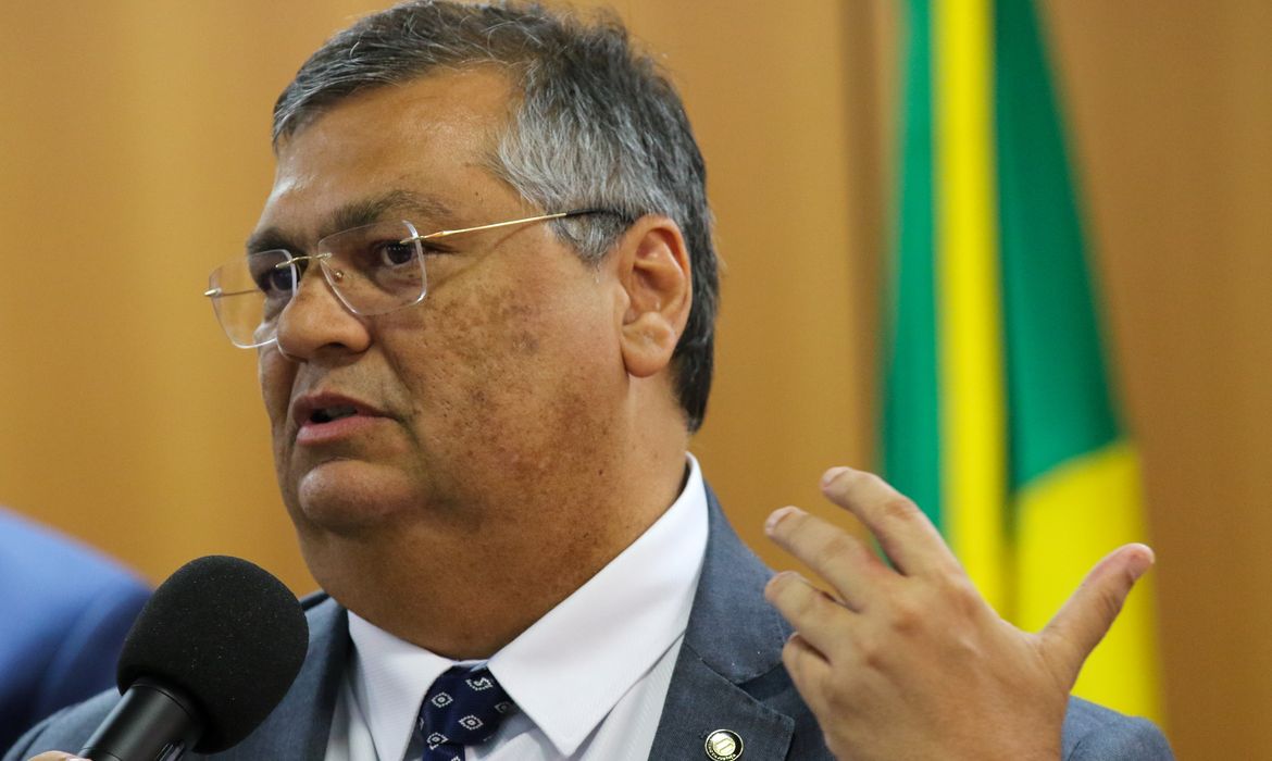 Flávio Dino quer mais poder federal sobre segurança em Brasília