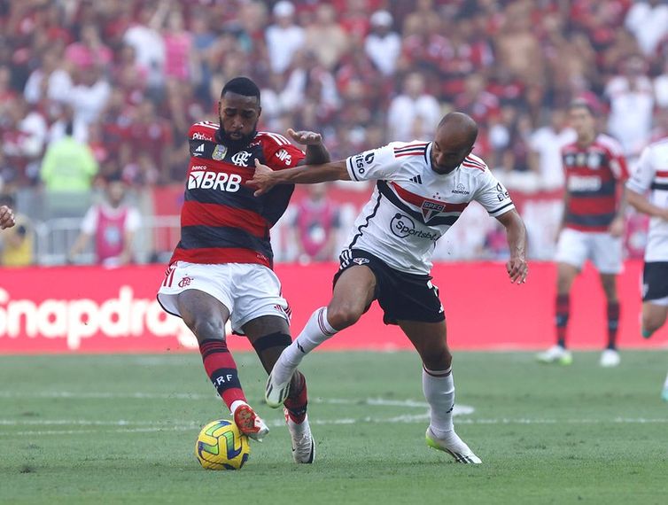 Flamengo x São Paulo: Duelo épico no Maracanã! - A Primeira Rádio do  Esporte - Gol FM Brasil